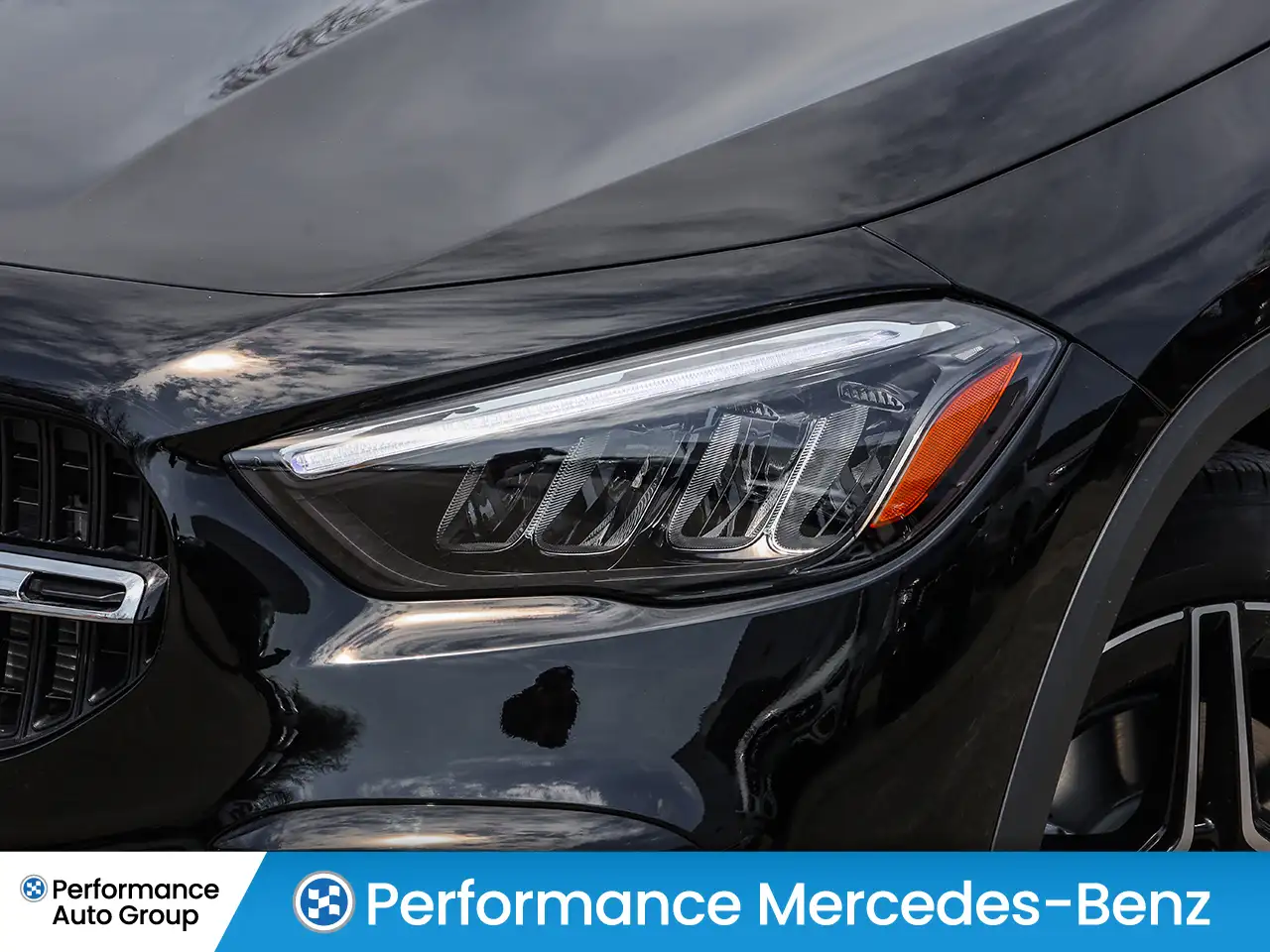 Mercedes-Benz GLA снимка Mercedes-Benz GLA