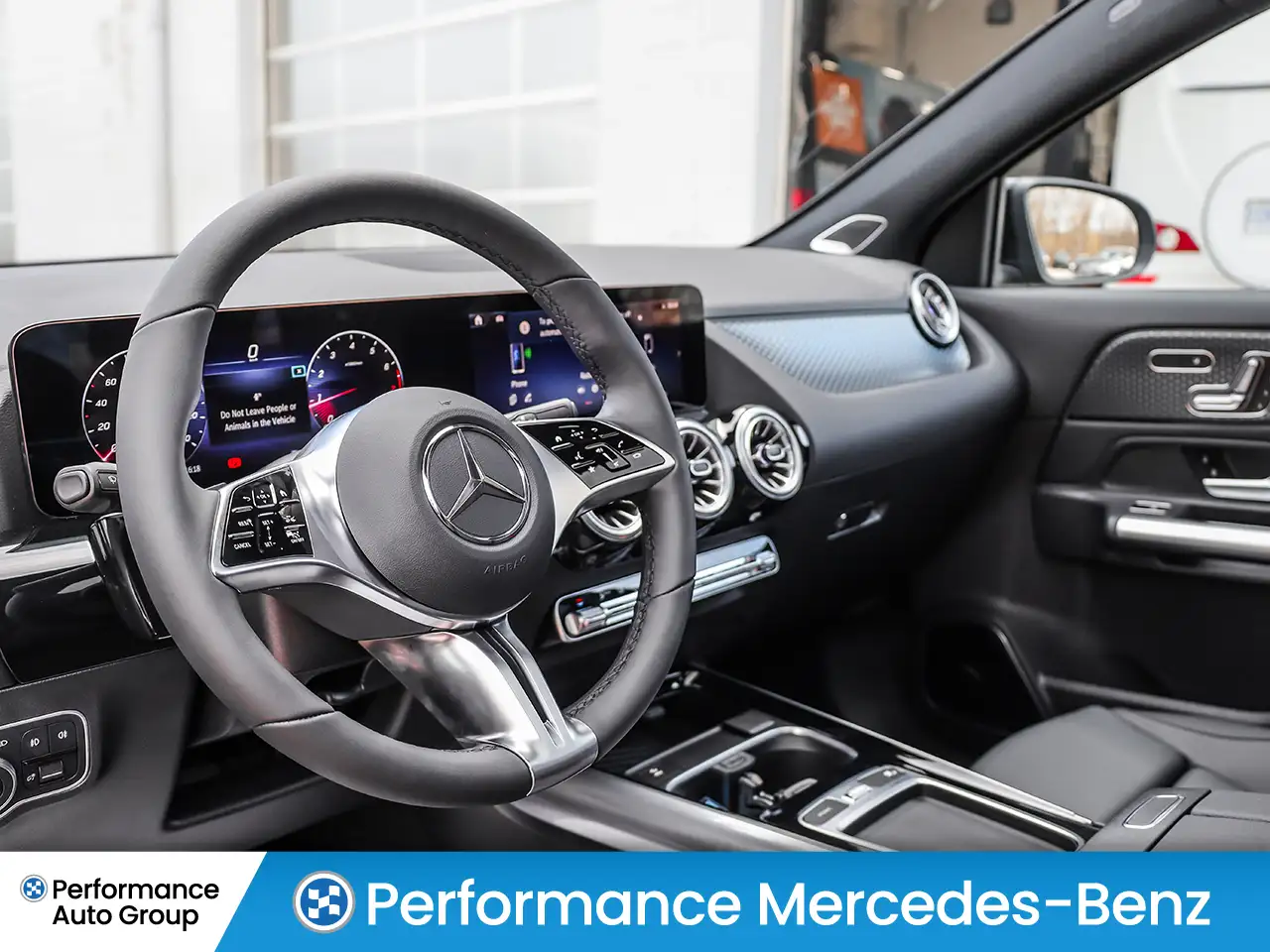 Mercedes-Benz GLA снимка Mercedes-Benz GLA