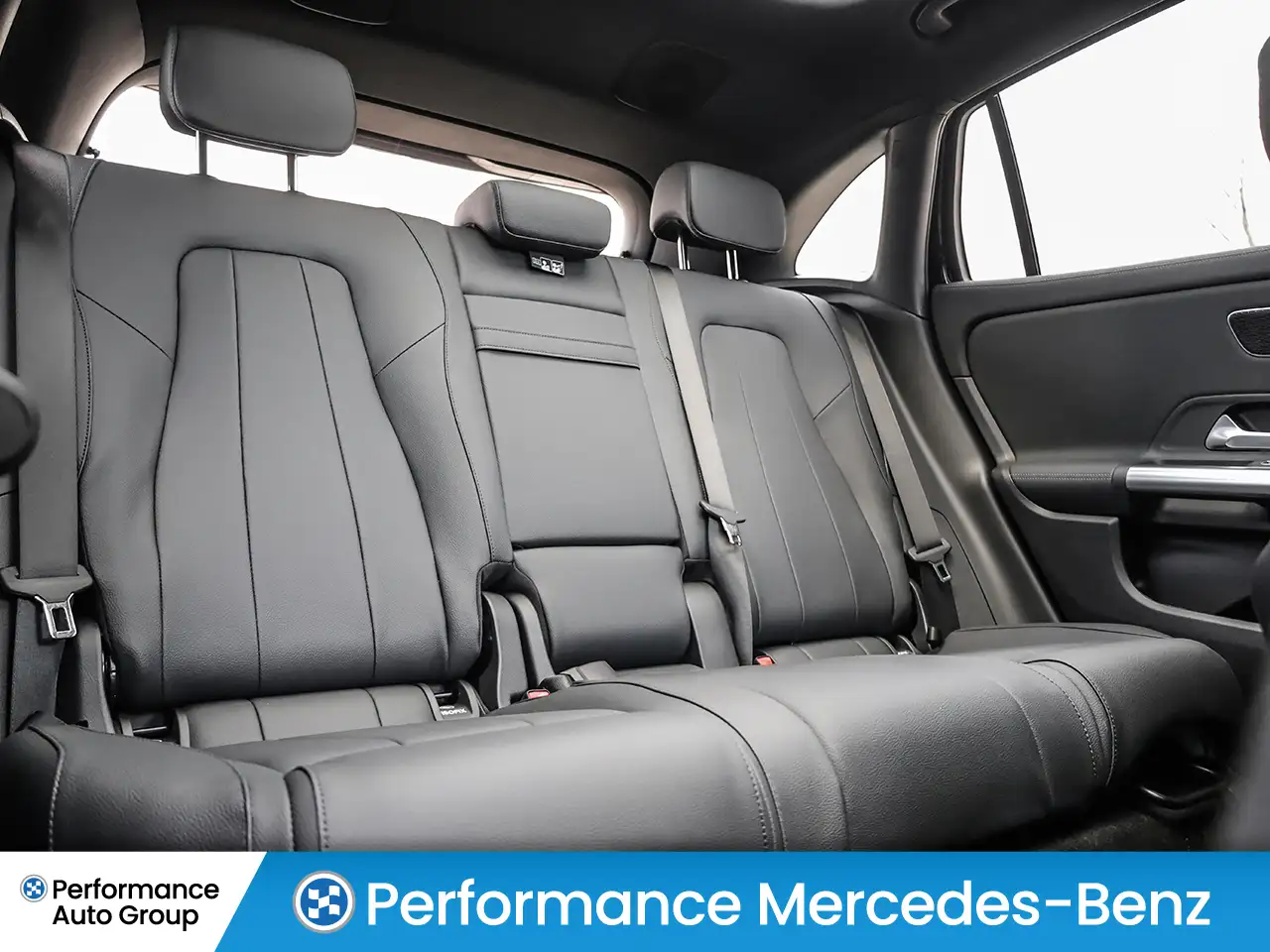 Mercedes-Benz GLA снимка Mercedes-Benz GLA