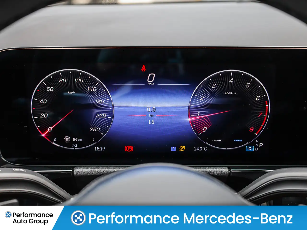 Mercedes-Benz GLA снимка Mercedes-Benz GLA