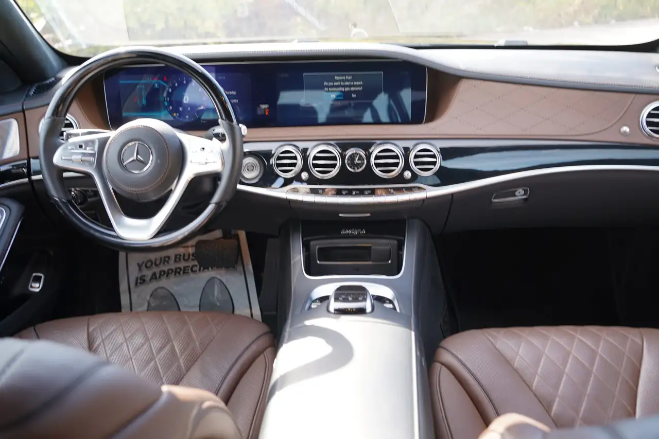 Mercedes-Benz S-Class снимка Mercedes-Benz S-Class