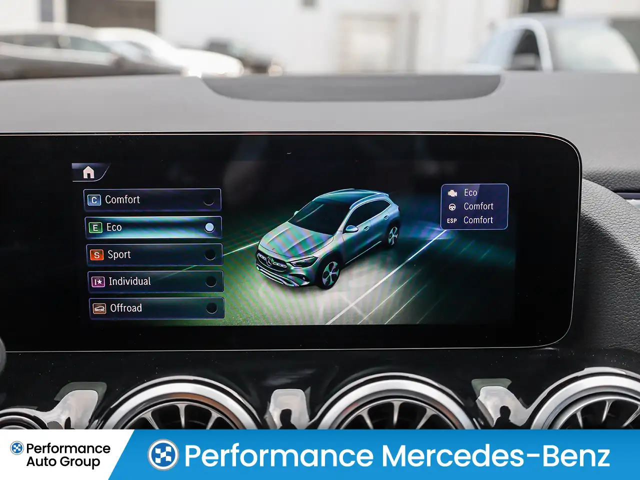 Mercedes-Benz GLA снимка Mercedes-Benz GLA