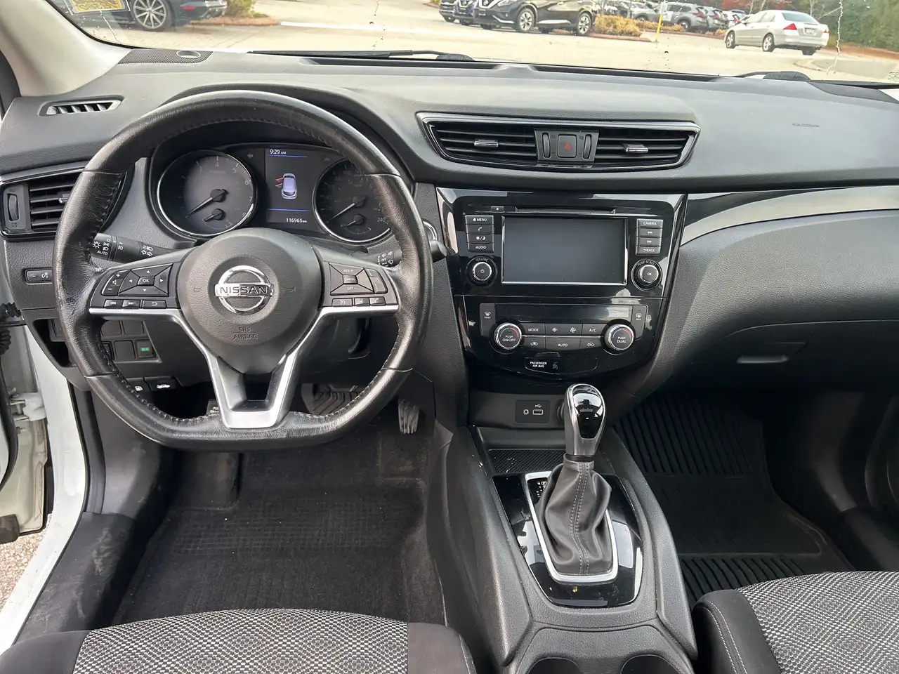 Nissan Qashqai снимка Nissan Qashqai