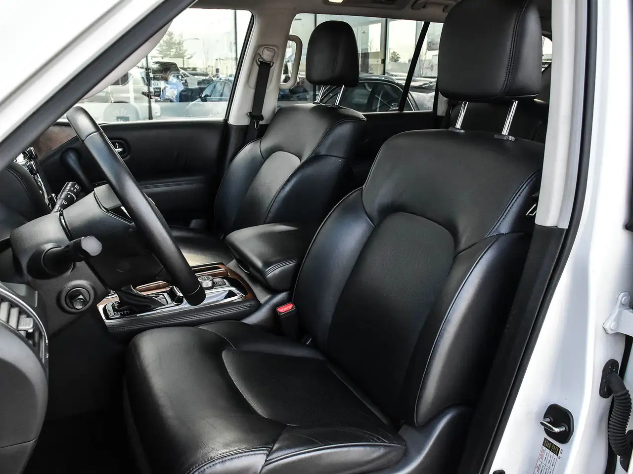 Nissan Armada снимка Nissan Armada