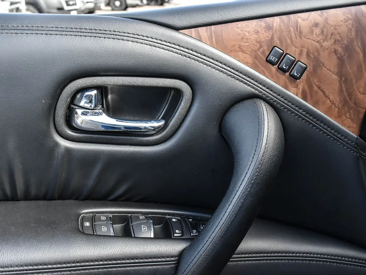 Nissan Armada снимка Nissan Armada