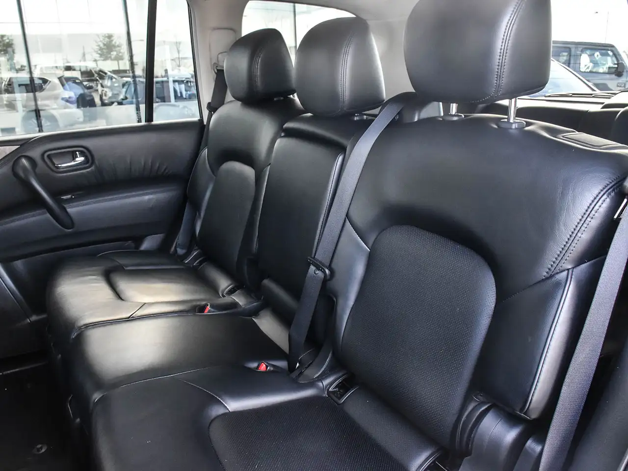 Nissan Armada снимка Nissan Armada