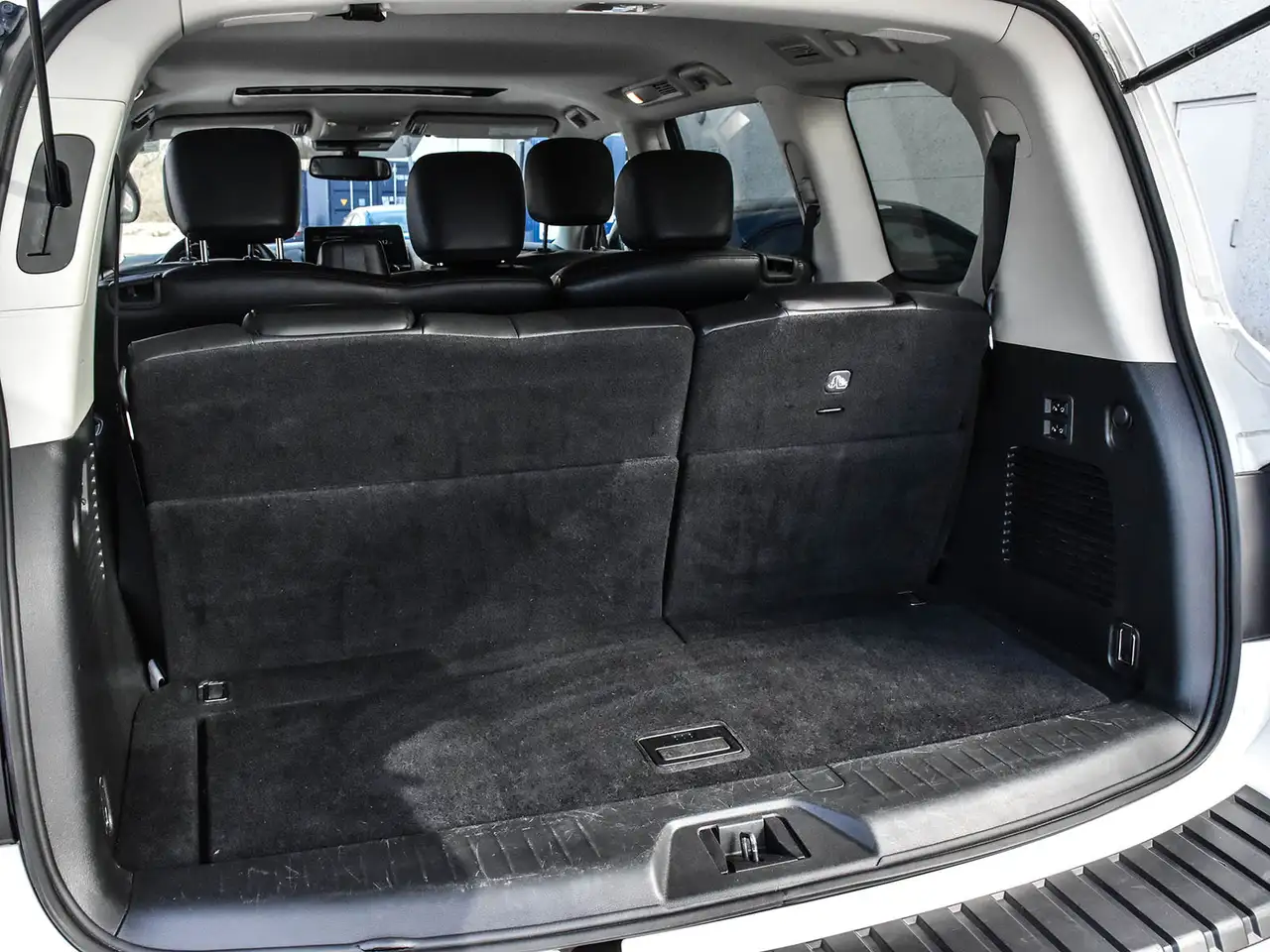 Nissan Armada снимка Nissan Armada