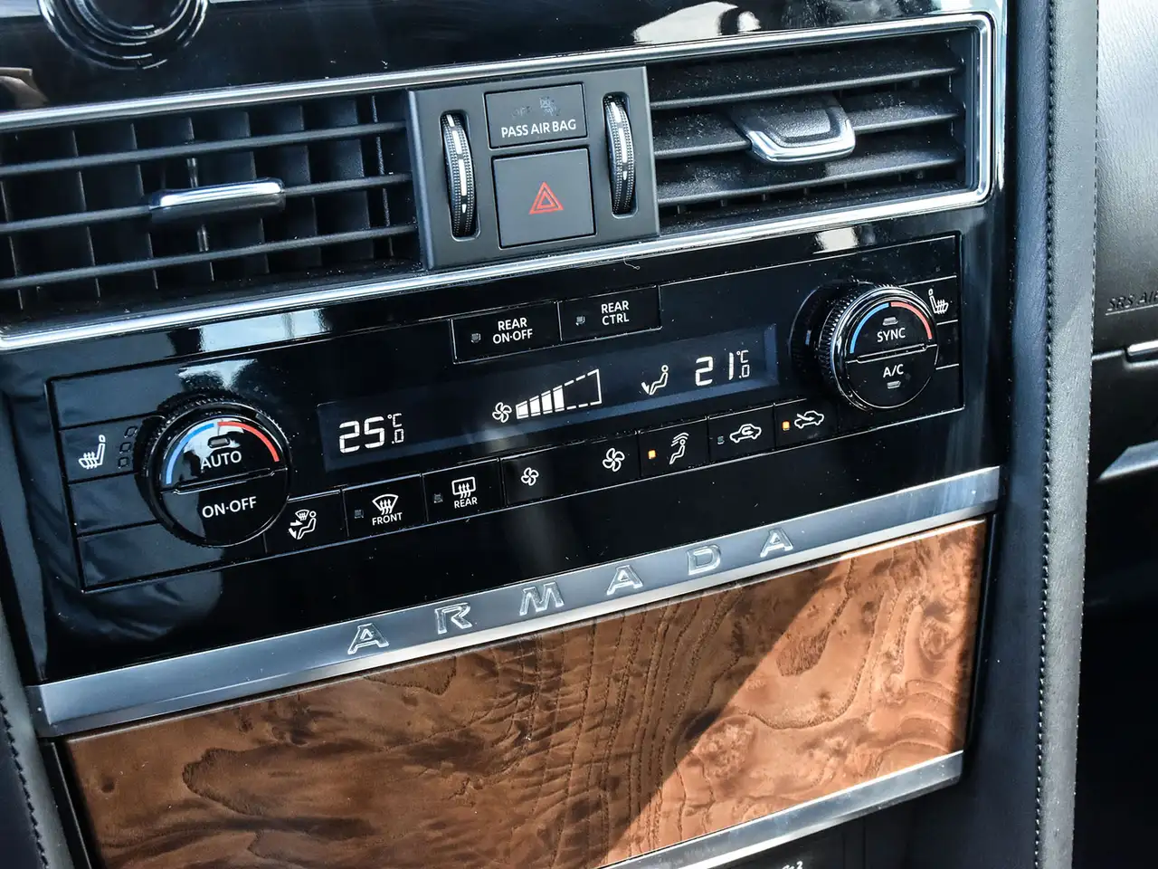 Nissan Armada снимка Nissan Armada