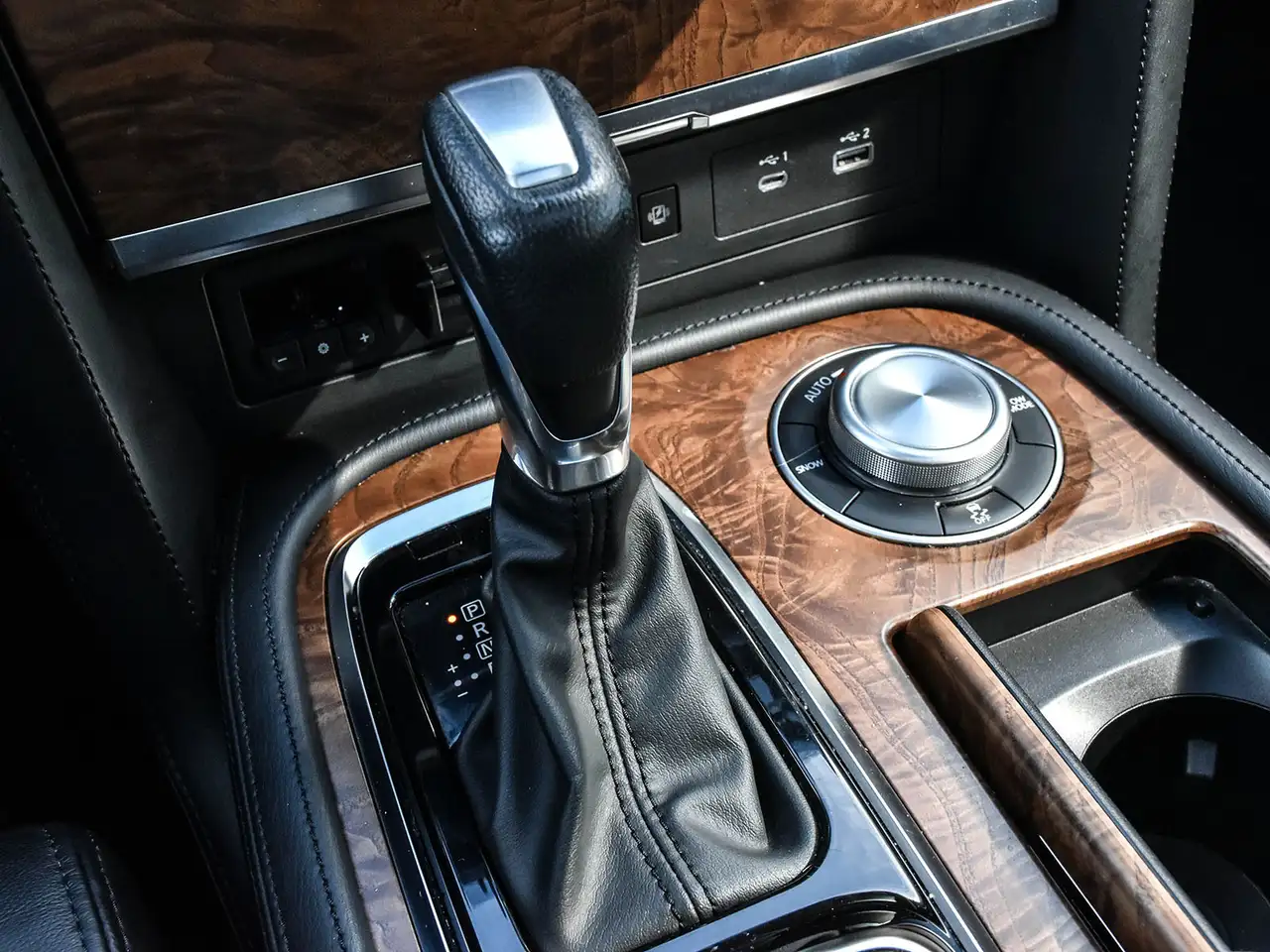 Nissan Armada снимка Nissan Armada