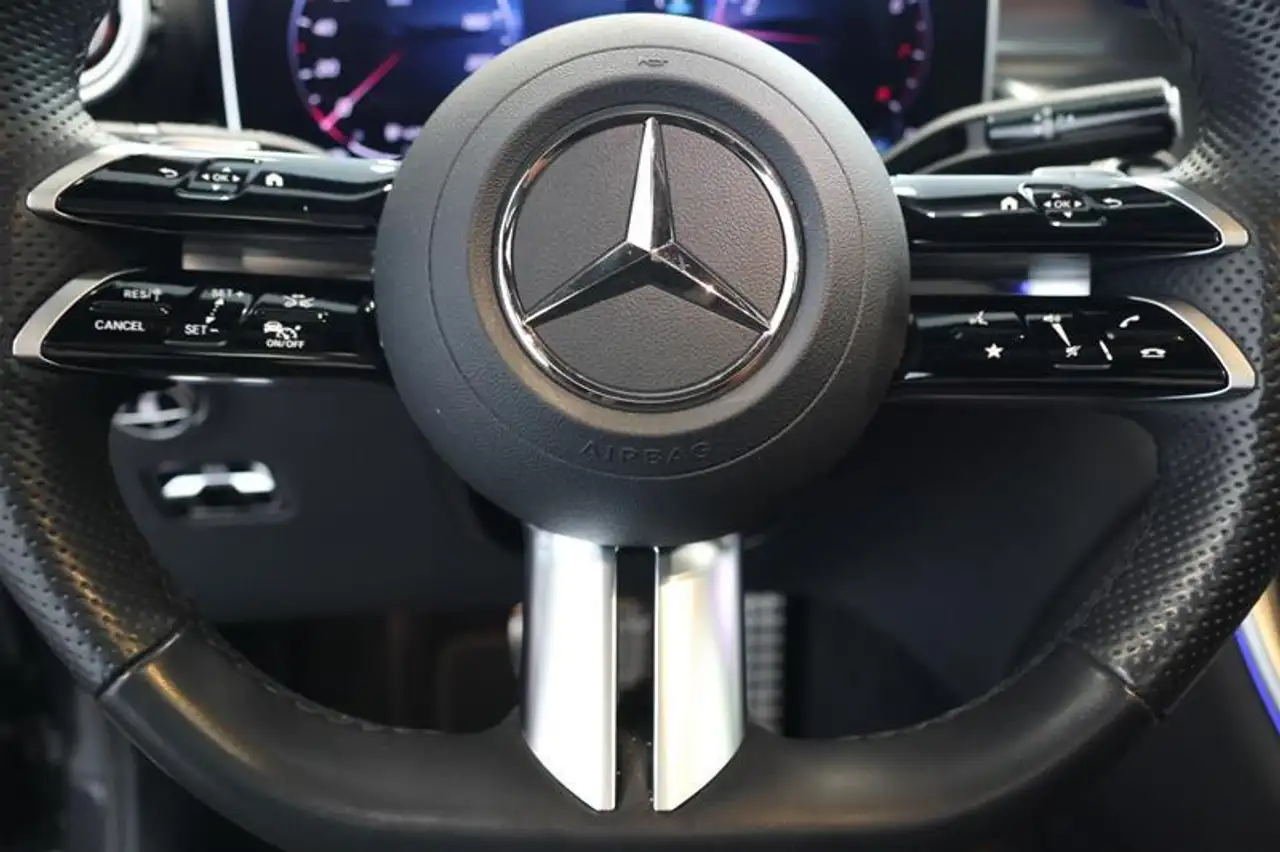 Mercedes-Benz GLC снимка Mercedes-Benz GLC