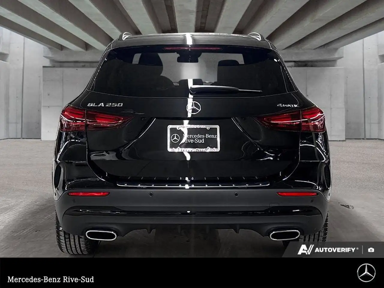 Mercedes-Benz GLA снимка Mercedes-Benz GLA