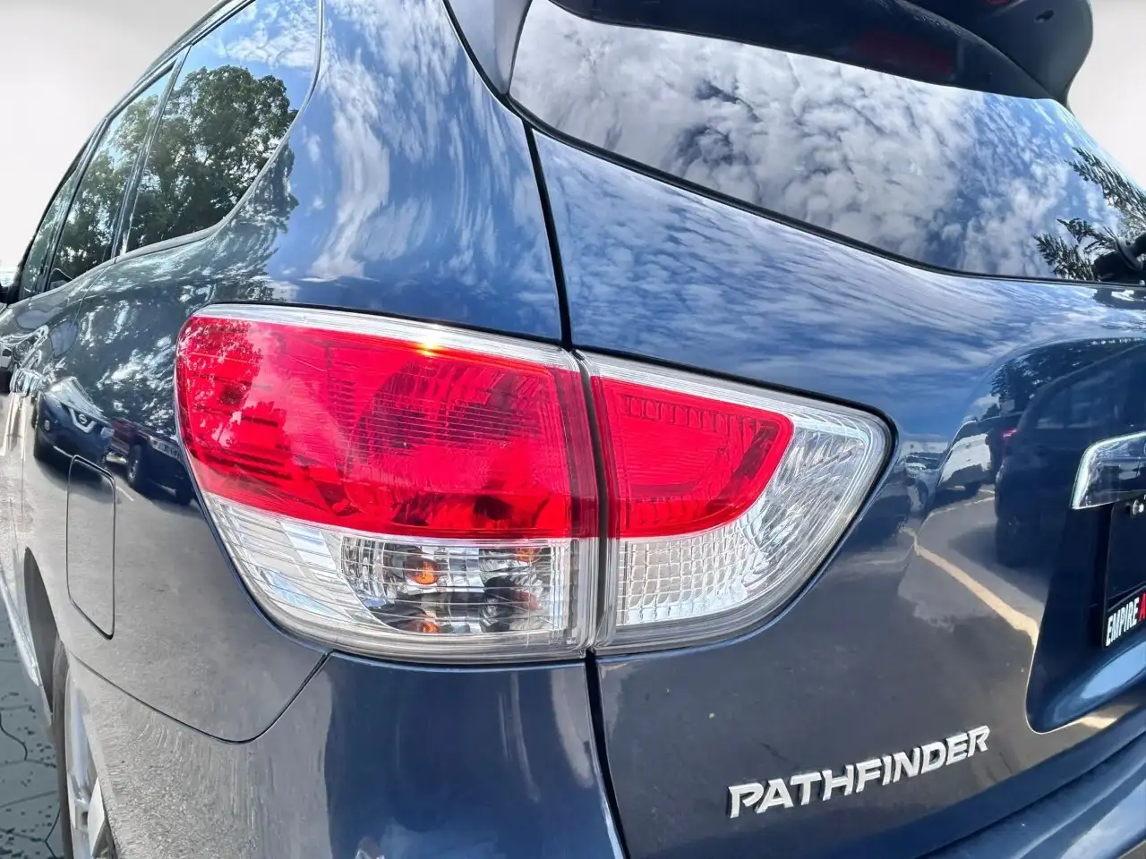 Nissan Pathfinder photo Nissan Pathfinder