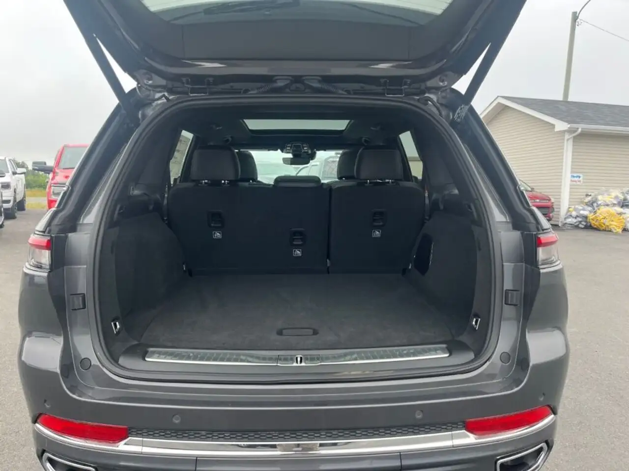 Jeep Grand Cherokee снимка Jeep Grand Cherokee