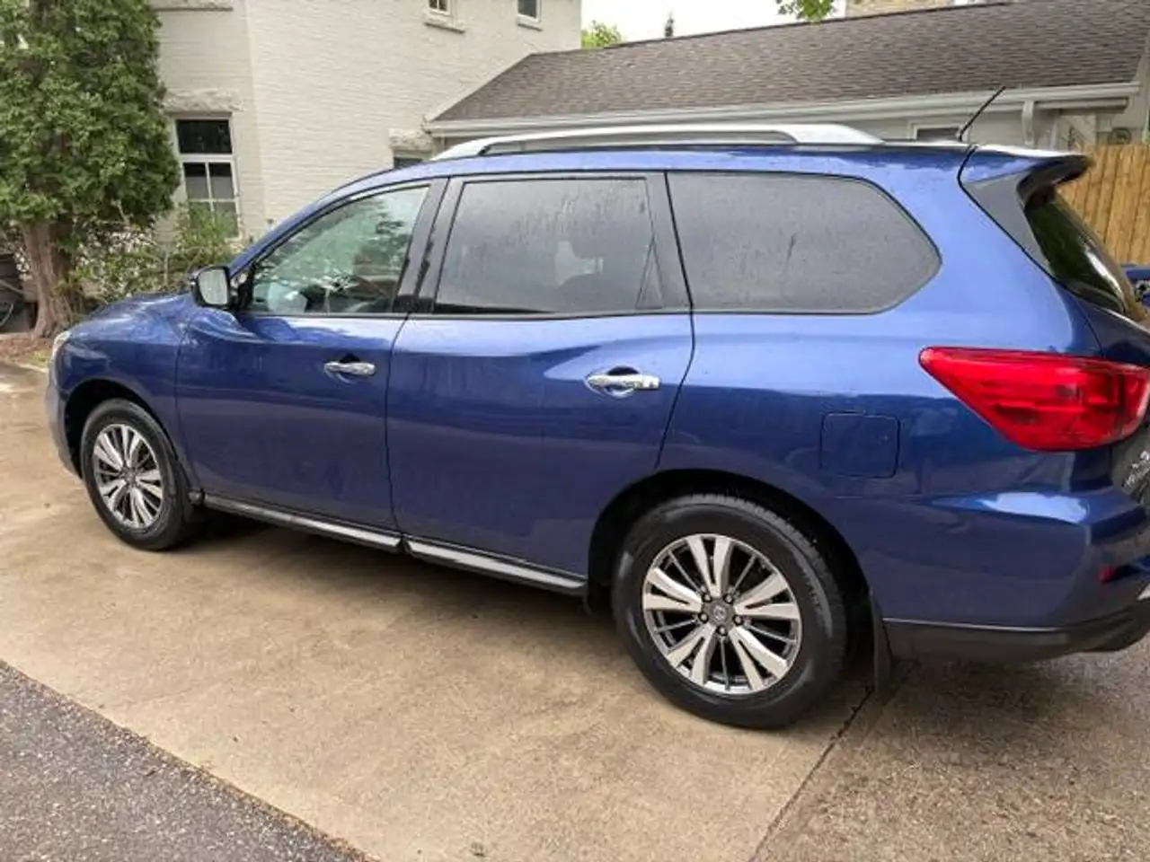 Nissan Pathfinder photo Nissan Pathfinder