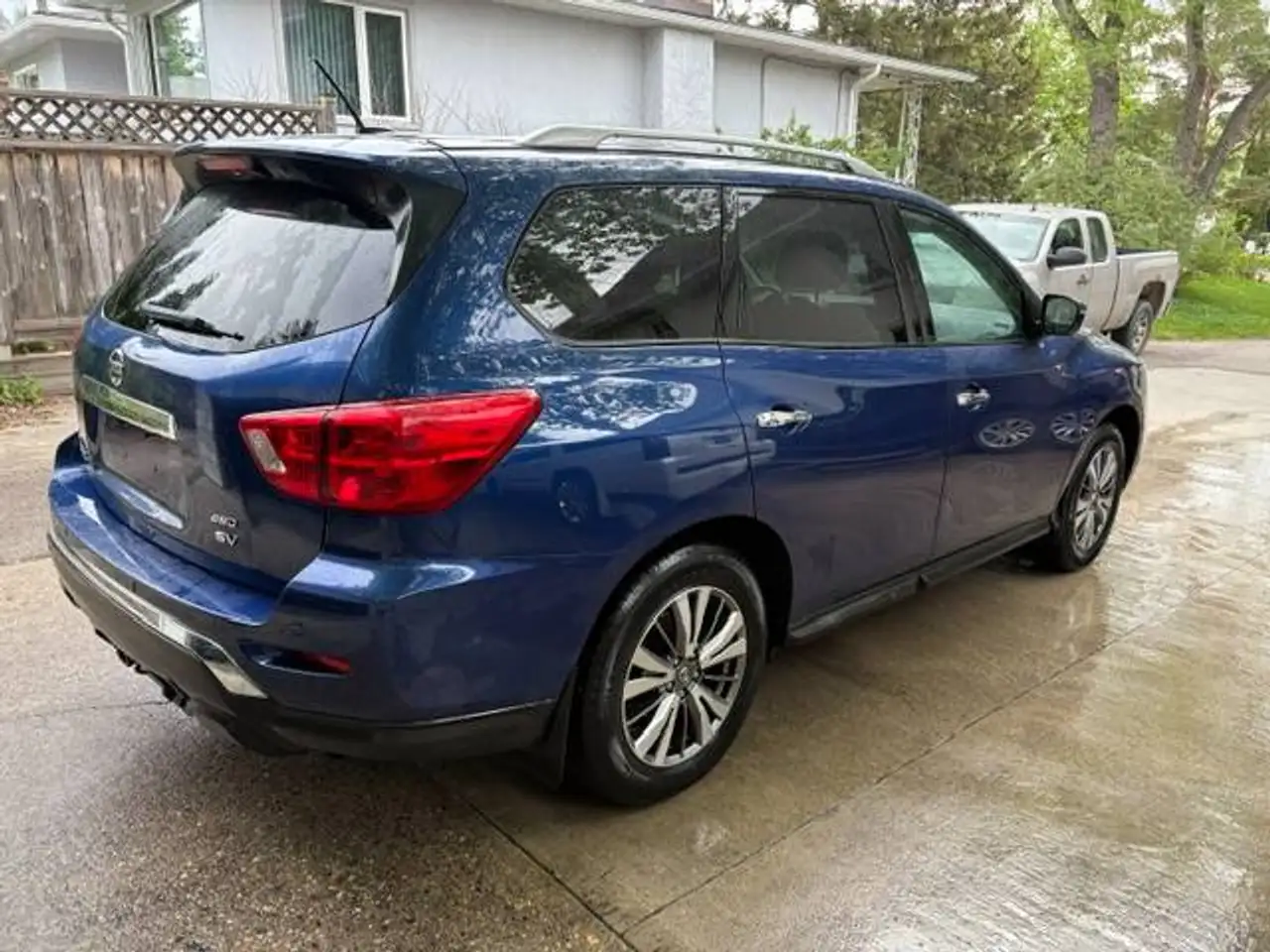 Nissan Pathfinder photo Nissan Pathfinder