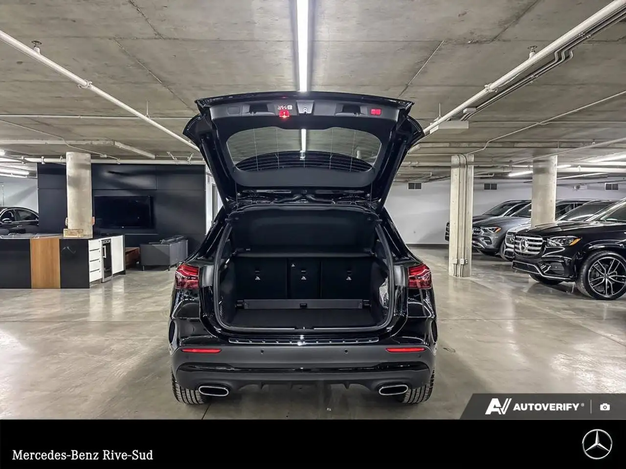 Mercedes-Benz GLA снимка Mercedes-Benz GLA