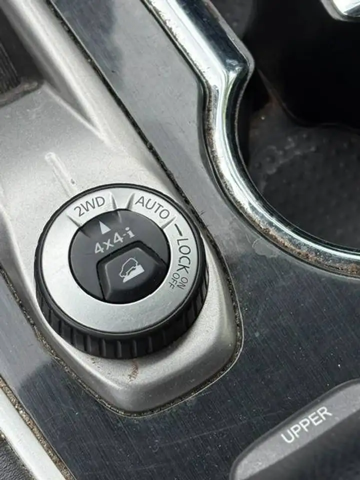 Nissan Pathfinder photo Nissan Pathfinder