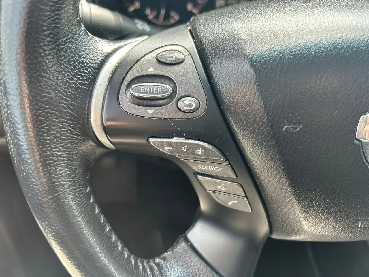 Nissan Pathfinder photo Nissan Pathfinder