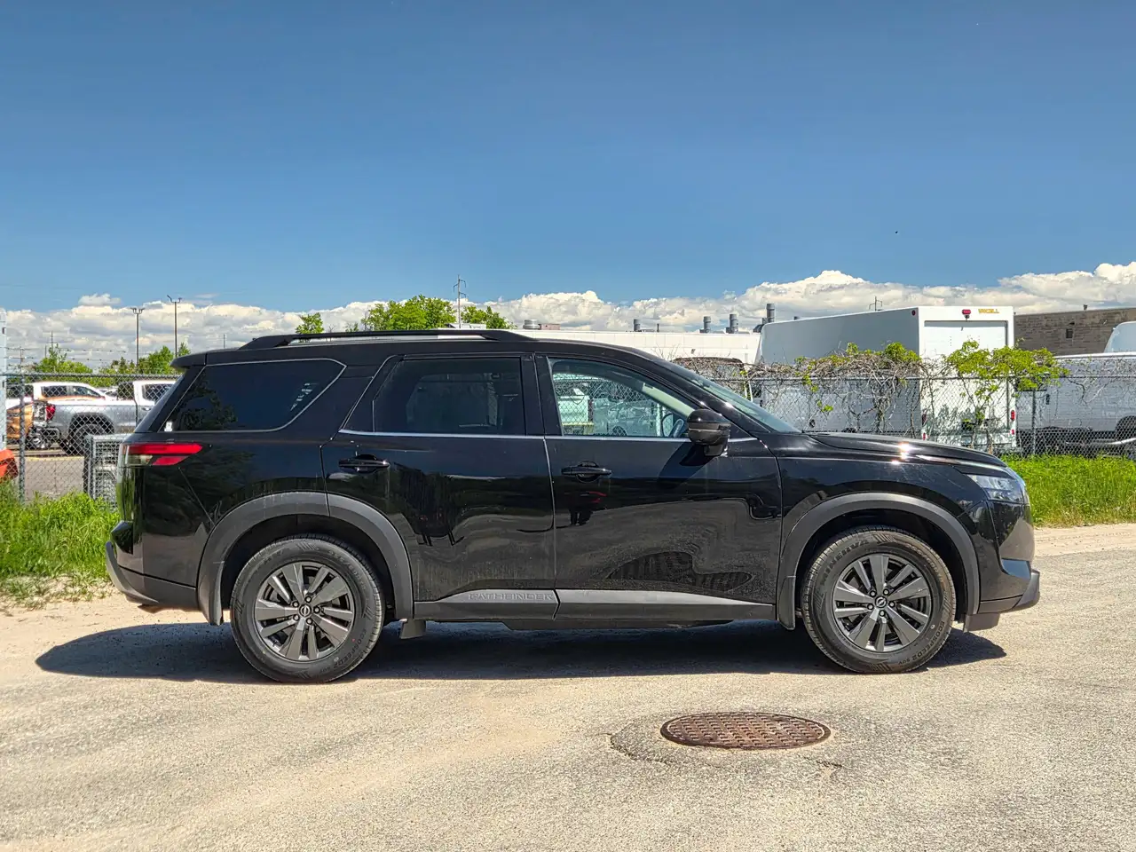 Nissan Pathfinder снимка Nissan Pathfinder