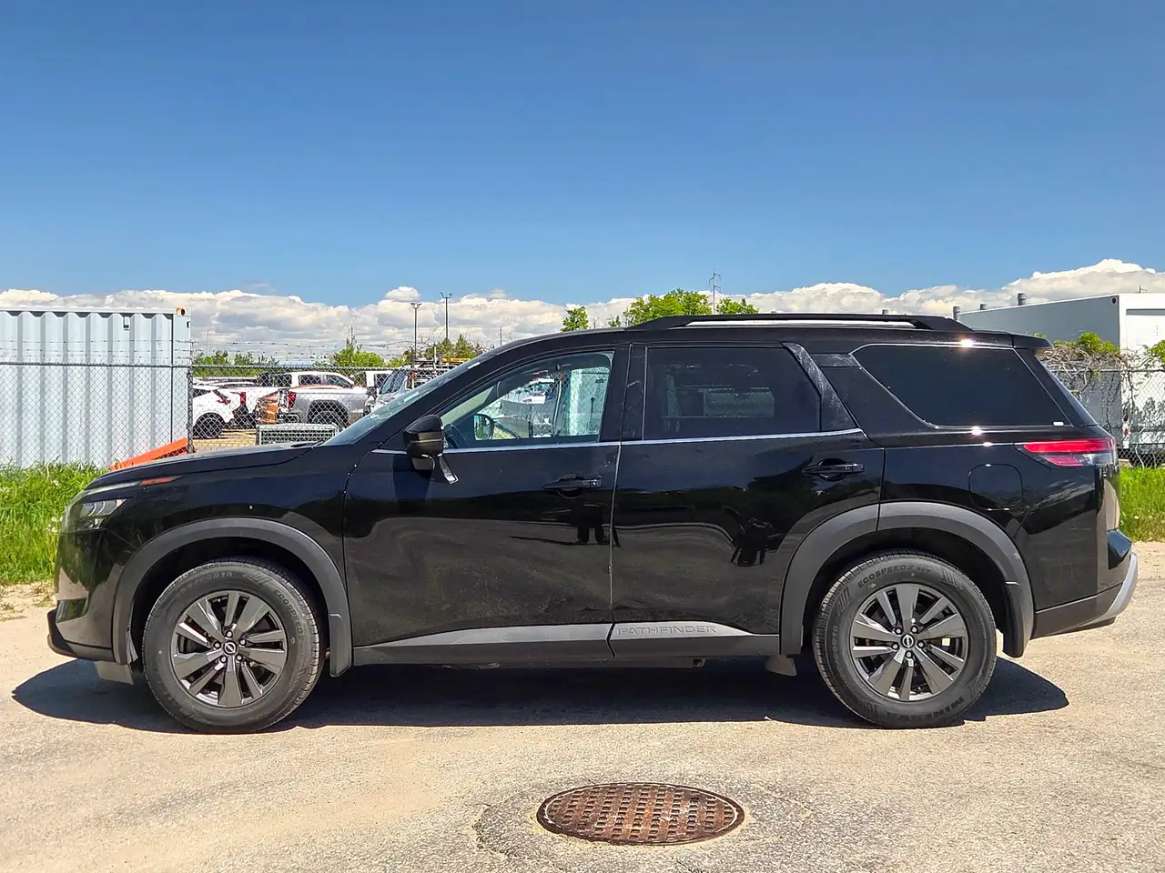 Nissan Pathfinder снимка Nissan Pathfinder