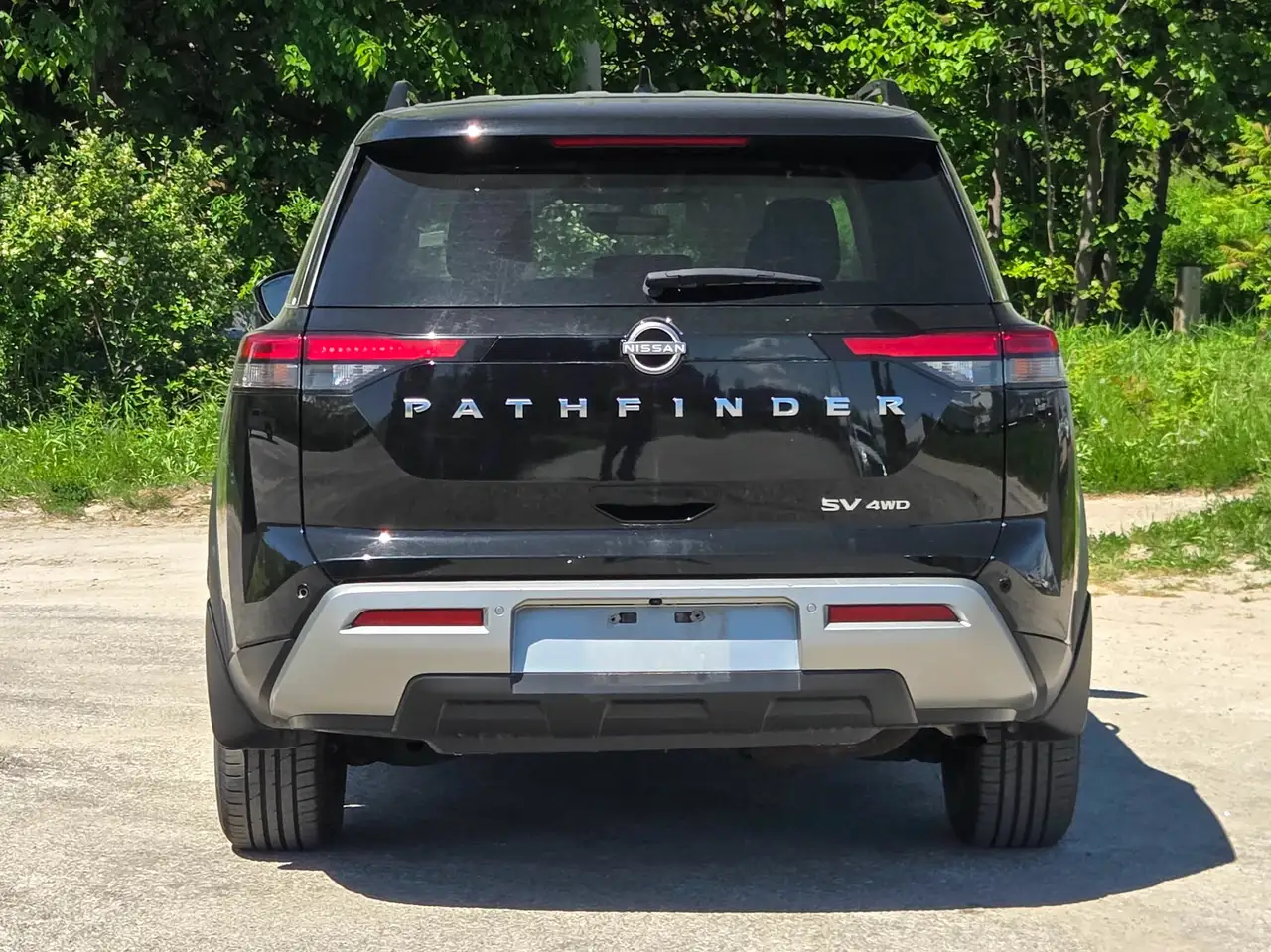 Nissan Pathfinder снимка Nissan Pathfinder