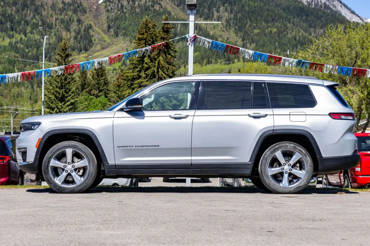 Jeep Grand Cherokee снимка Jeep Grand Cherokee