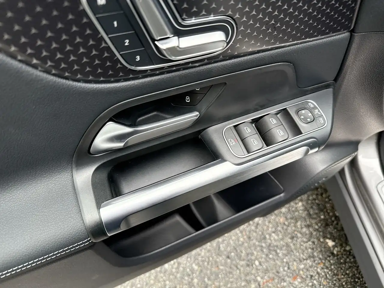 Mercedes-Benz EQB снимка Mercedes-Benz EQB