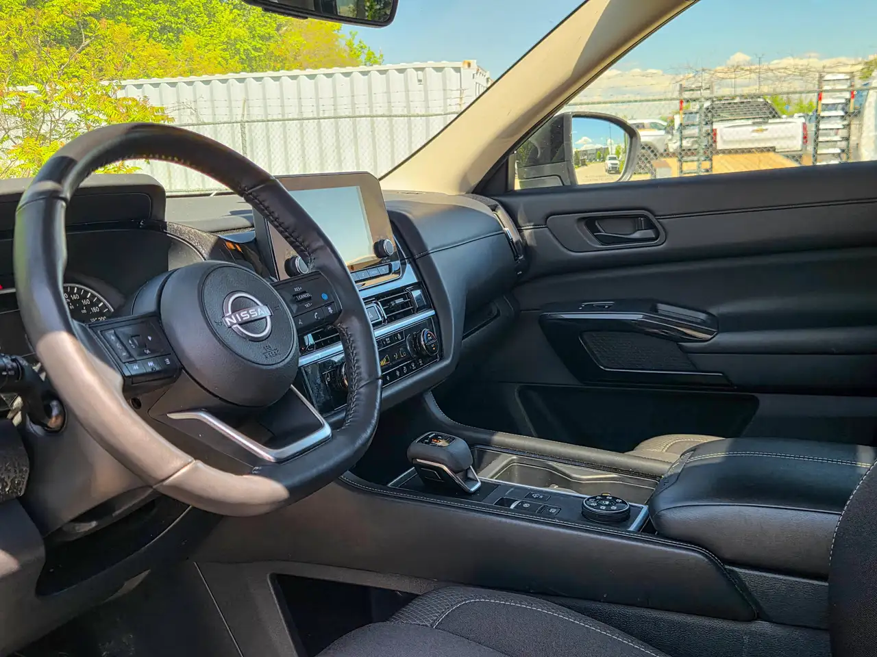 Nissan Pathfinder снимка Nissan Pathfinder