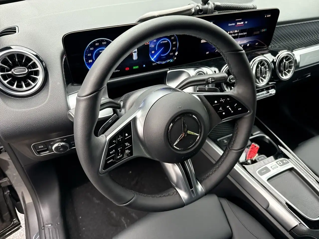 Mercedes-Benz EQB снимка Mercedes-Benz EQB