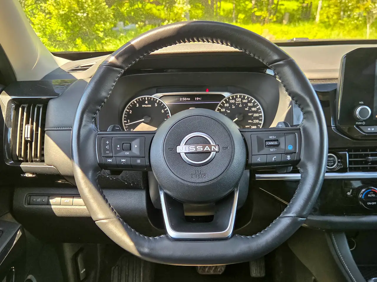 Nissan Pathfinder снимка Nissan Pathfinder