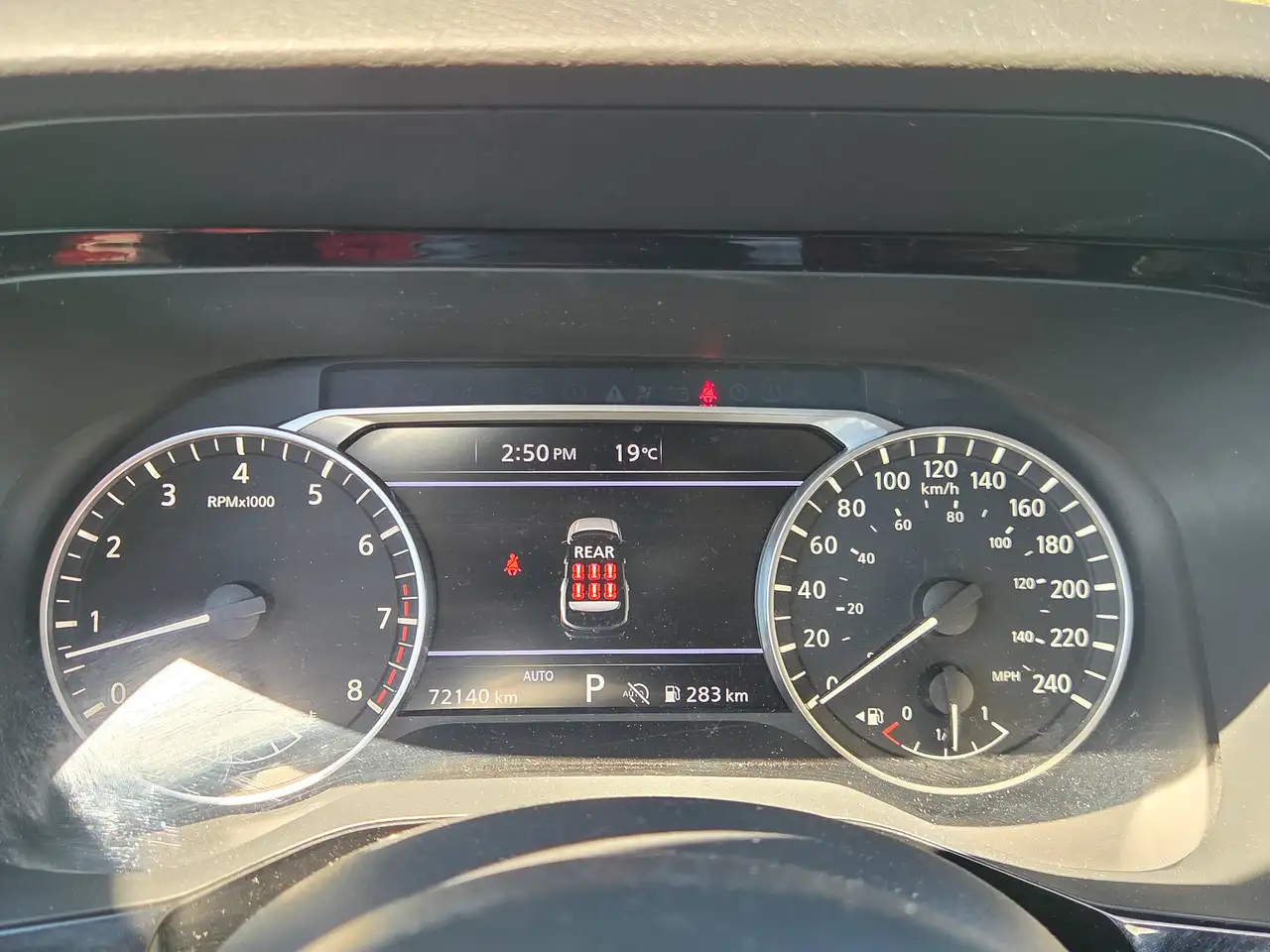 Nissan Pathfinder снимка Nissan Pathfinder
