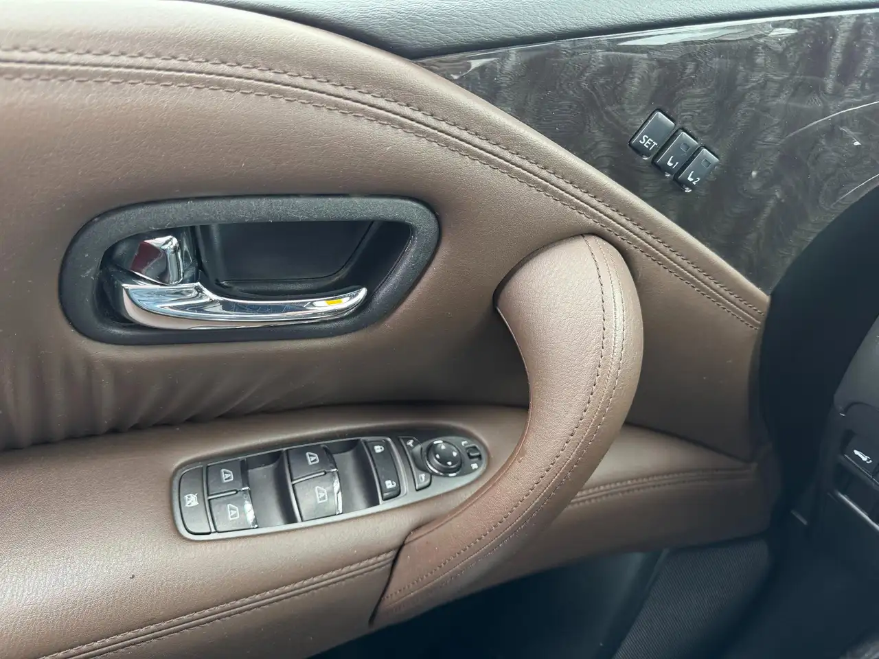 Nissan Armada снимка Nissan Armada