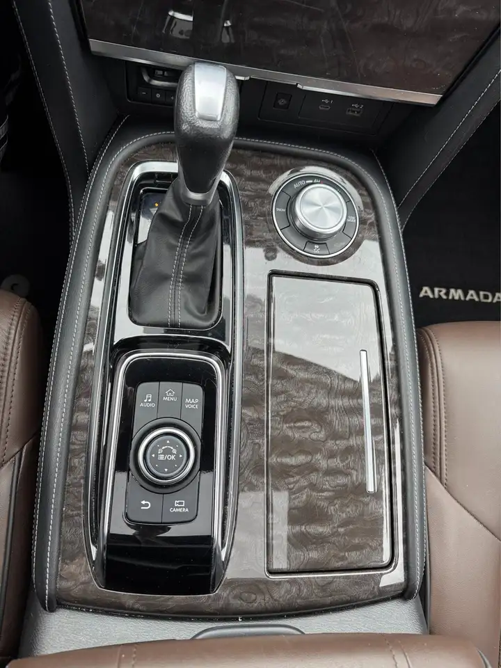 Nissan Armada снимка Nissan Armada
