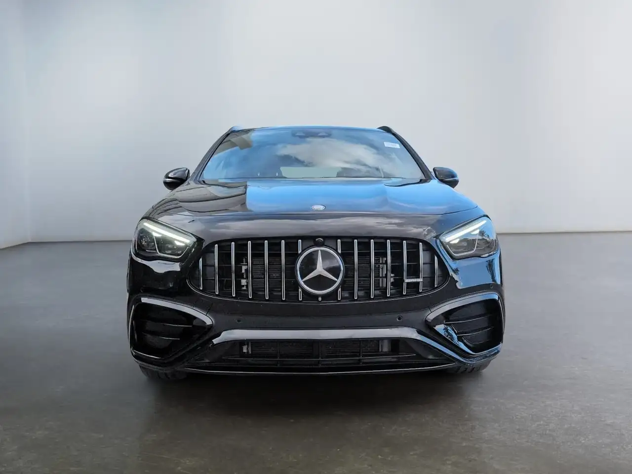 Mercedes-Benz GLA снимка Mercedes-Benz GLA