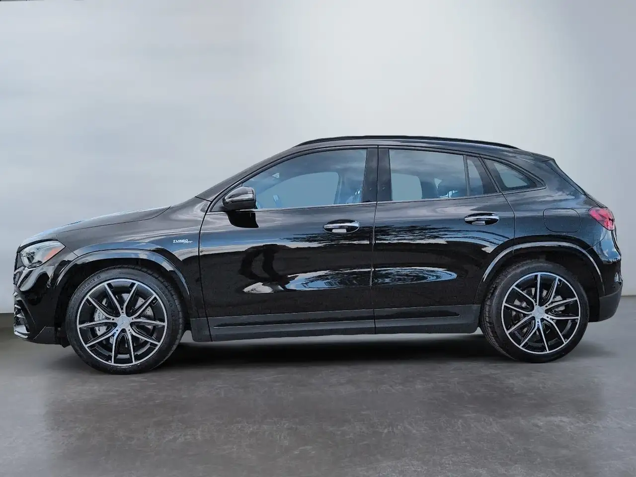Mercedes-Benz GLA снимка Mercedes-Benz GLA