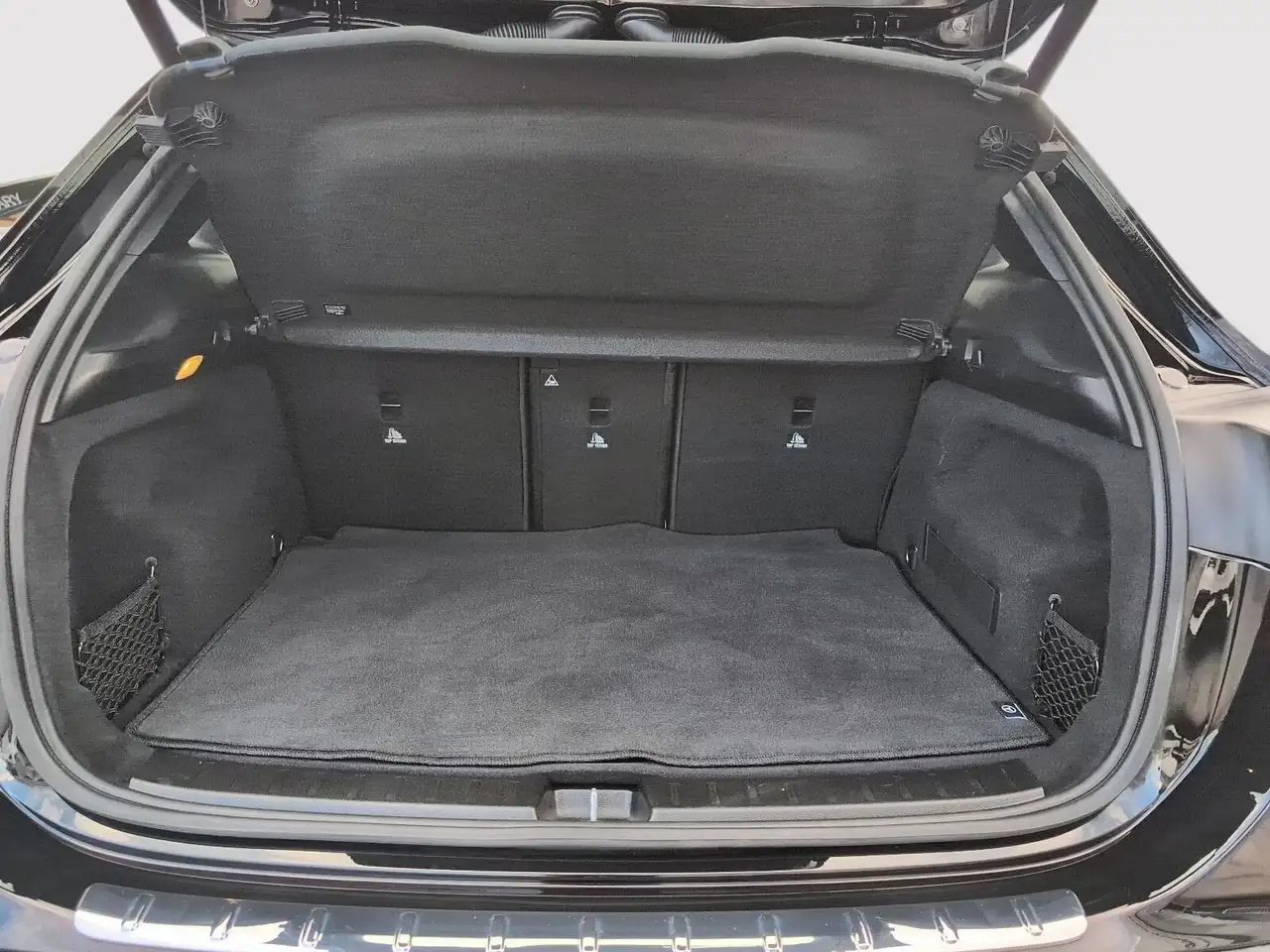 Mercedes-Benz GLA снимка Mercedes-Benz GLA