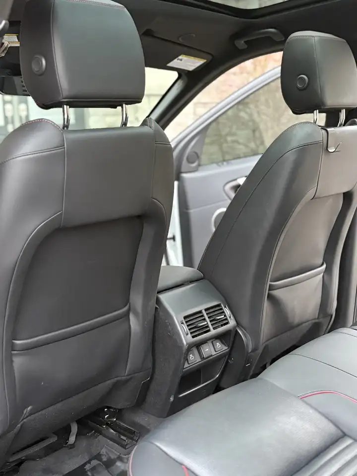 Land Rover Discovery Sport снимка Land Rover Discovery Sport