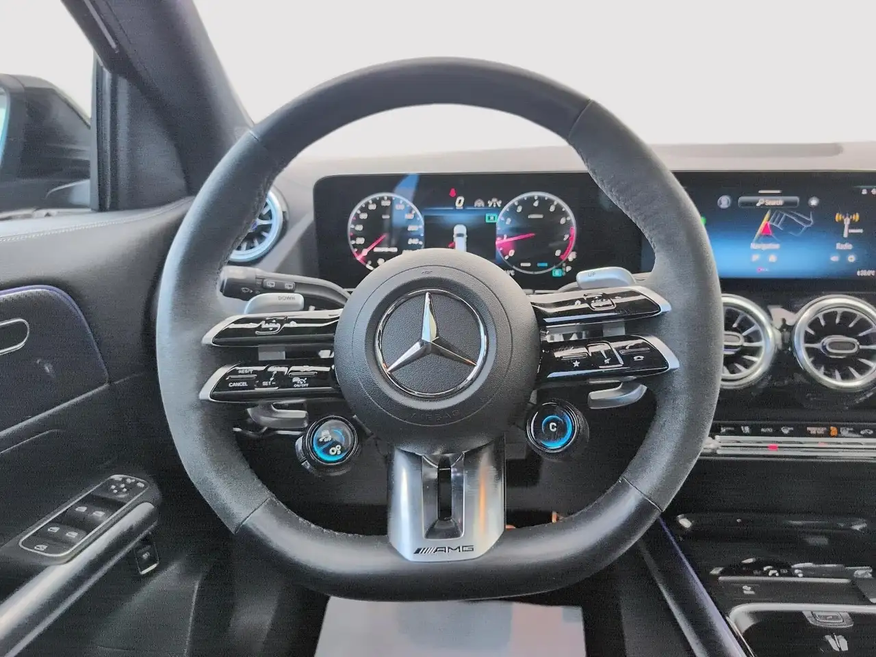 Mercedes-Benz GLA снимка Mercedes-Benz GLA