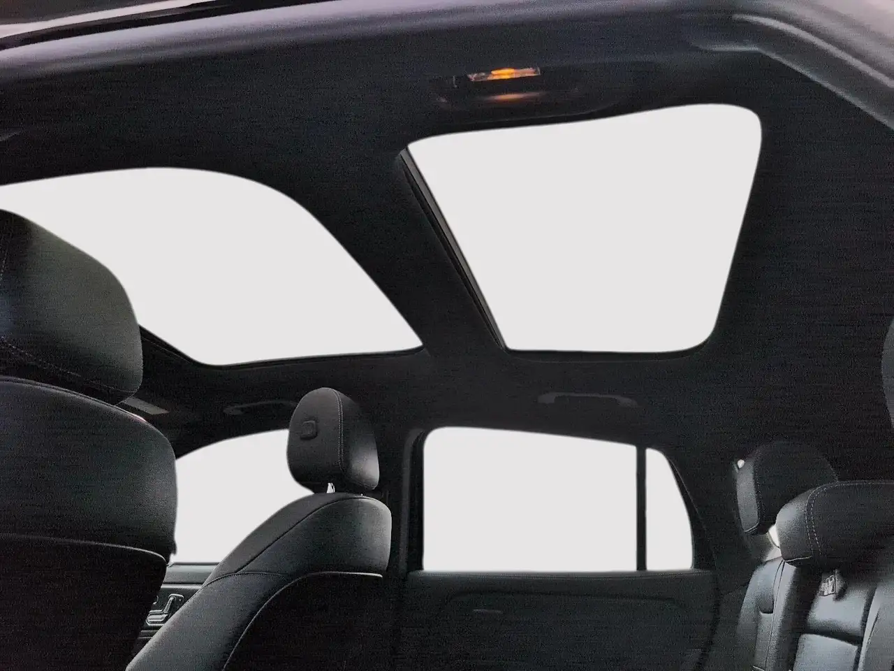 Mercedes-Benz GLA снимка Mercedes-Benz GLA