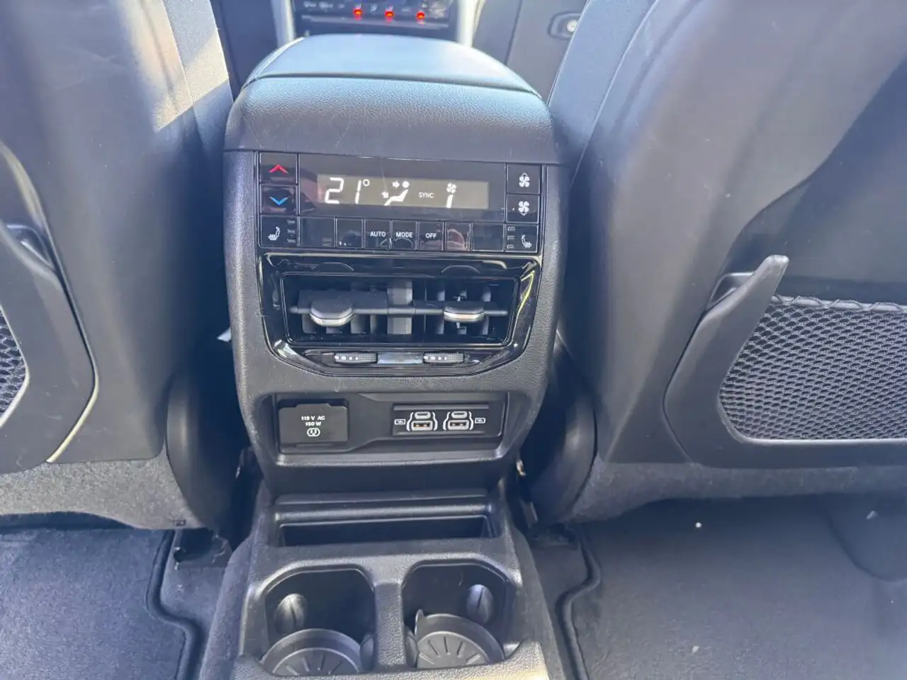 Jeep Grand Cherokee снимка Jeep Grand Cherokee