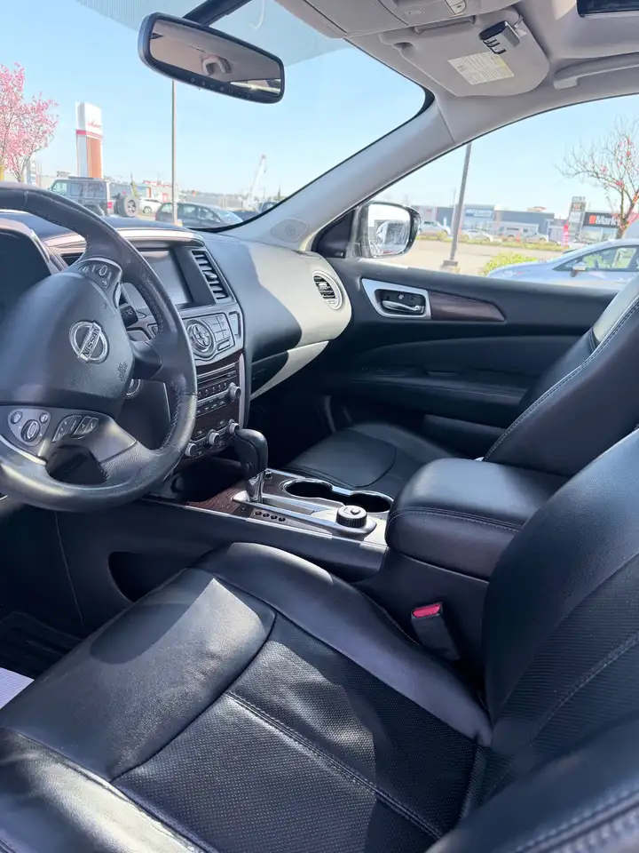 Nissan Pathfinder photo Nissan Pathfinder