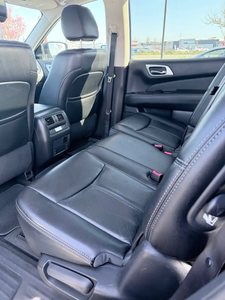 Nissan Pathfinder photo Nissan Pathfinder