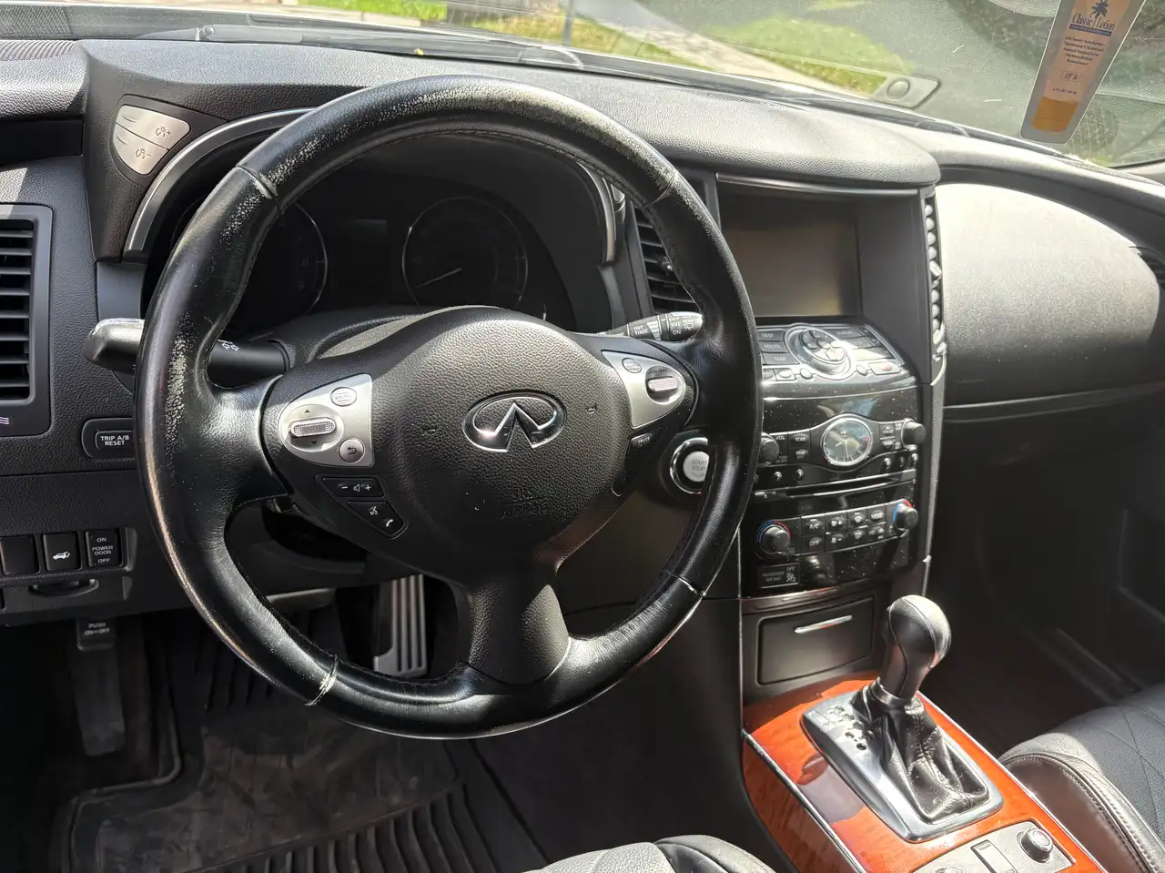 Infiniti QX70 photo Infiniti QX70