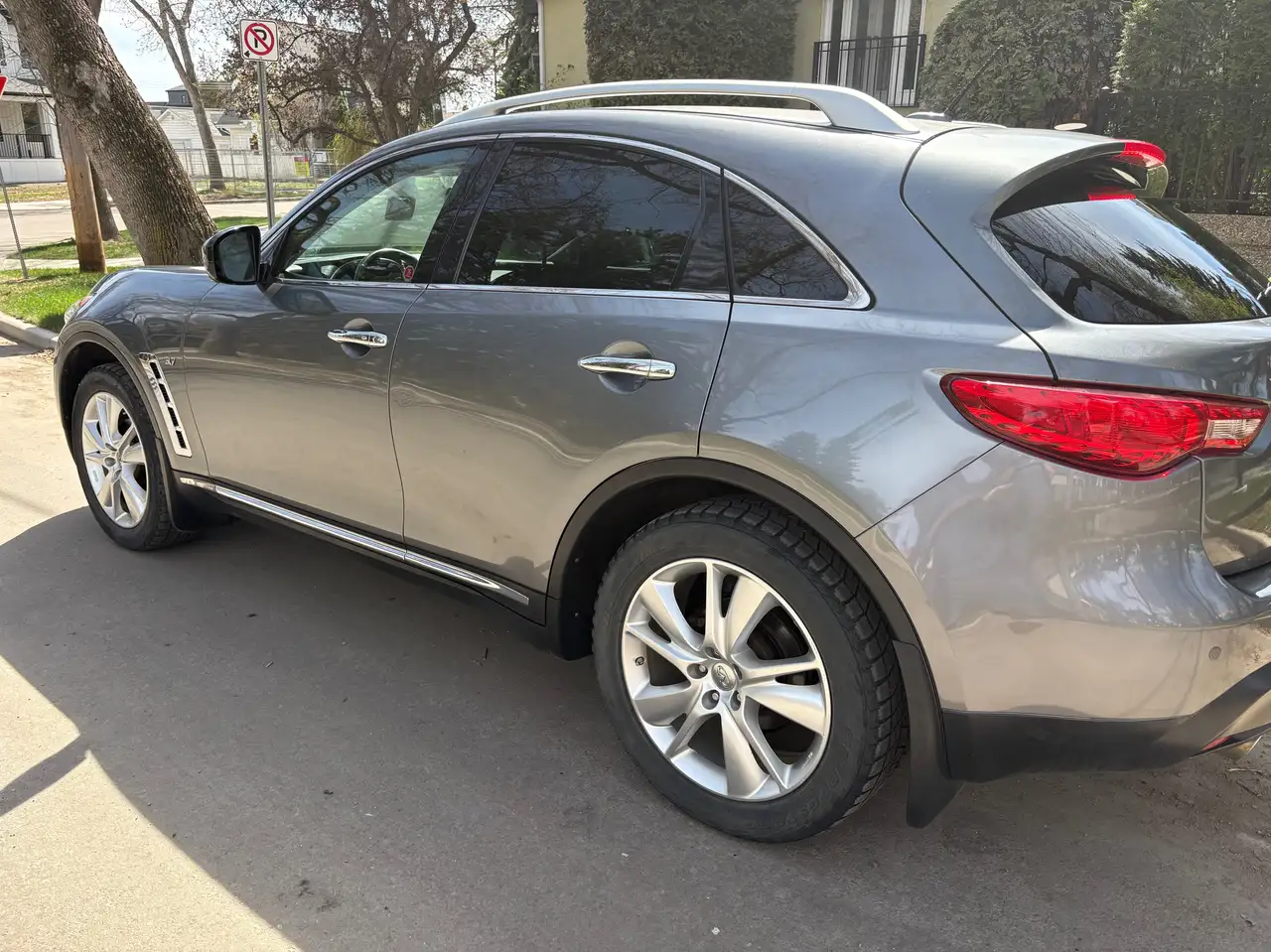 Infiniti QX70 photo Infiniti QX70