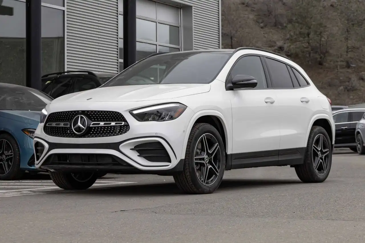 Mercedes-Benz GLA снимка Mercedes-Benz GLA