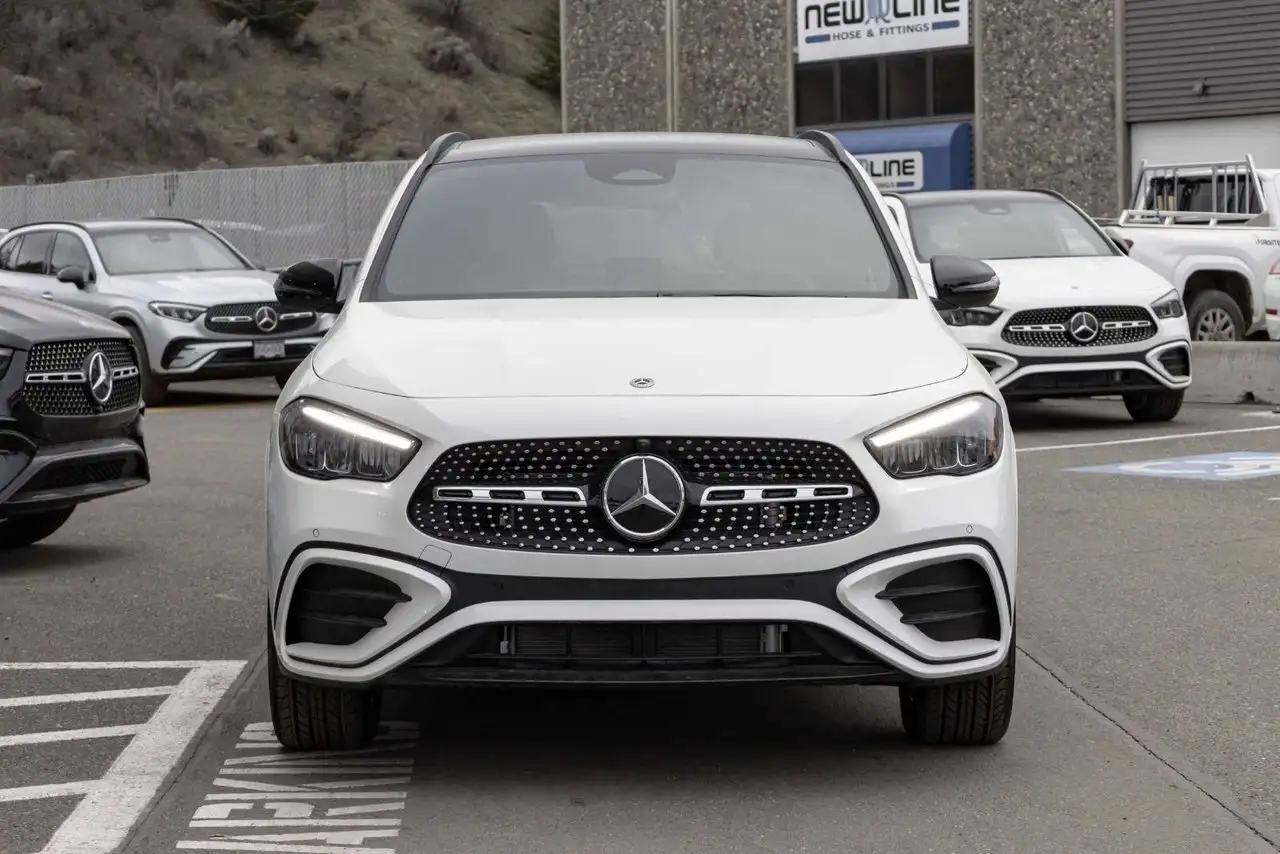 Mercedes-Benz GLA снимка Mercedes-Benz GLA