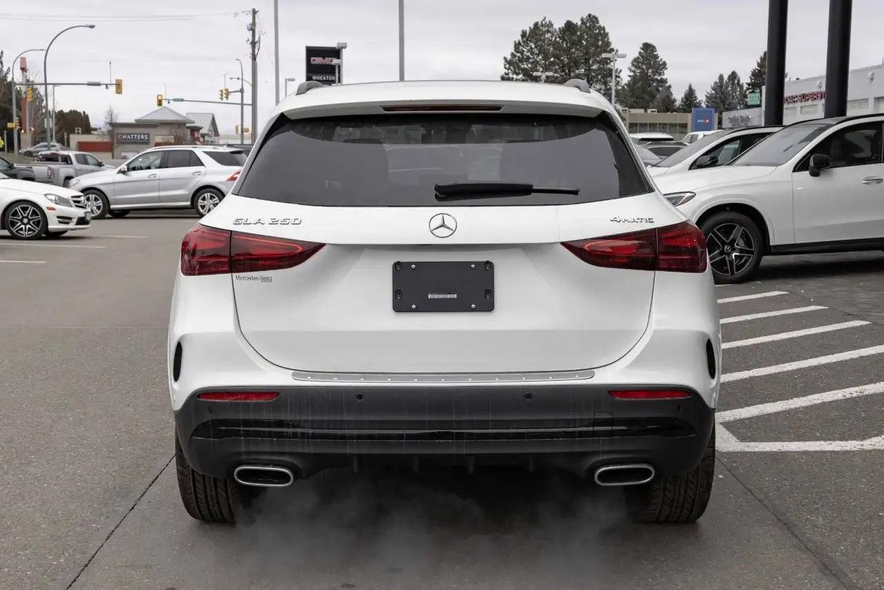 Mercedes-Benz GLA снимка Mercedes-Benz GLA