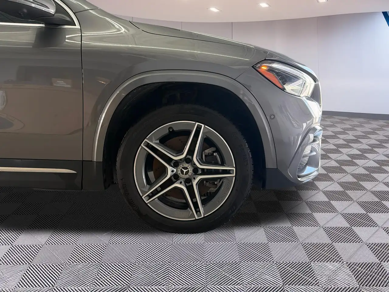 Mercedes-Benz GLA снимка Mercedes-Benz GLA