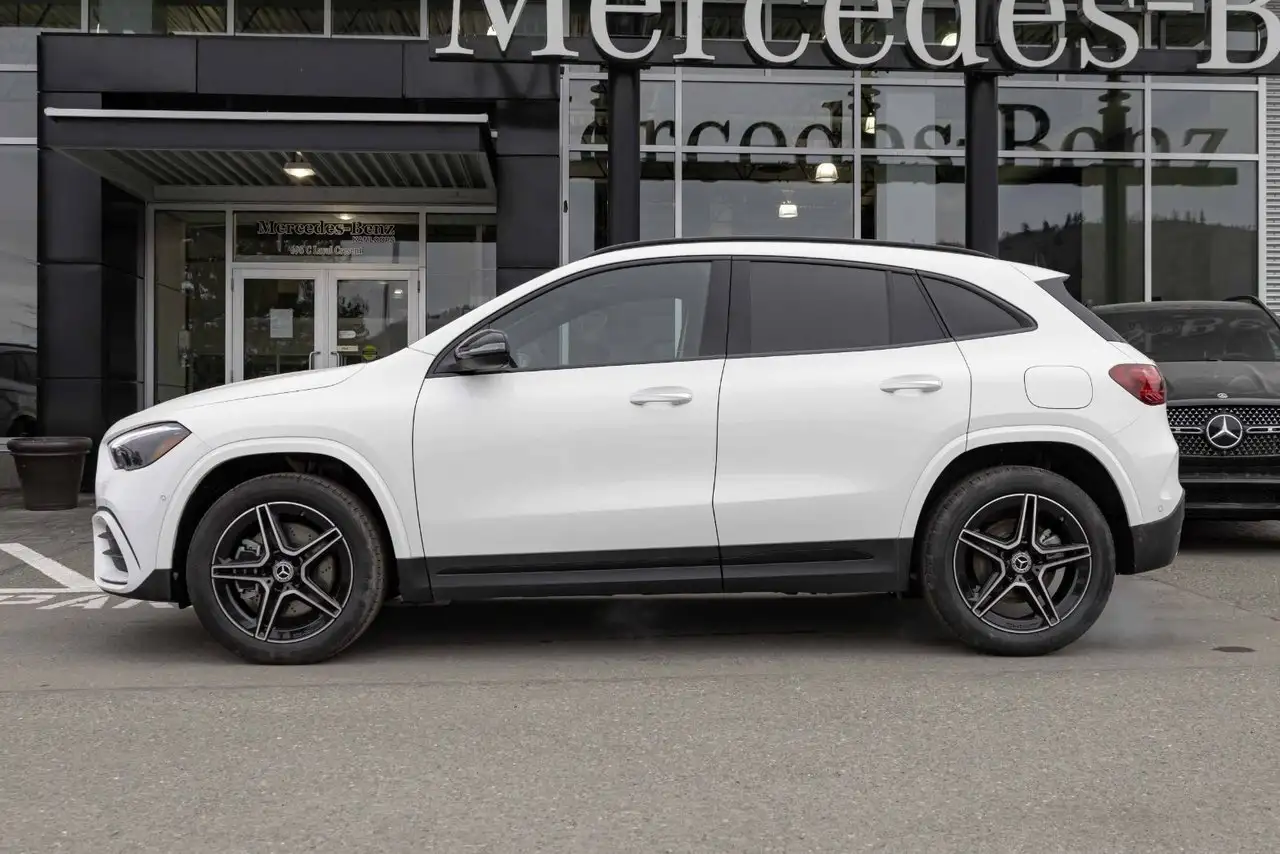 Mercedes-Benz GLA снимка Mercedes-Benz GLA