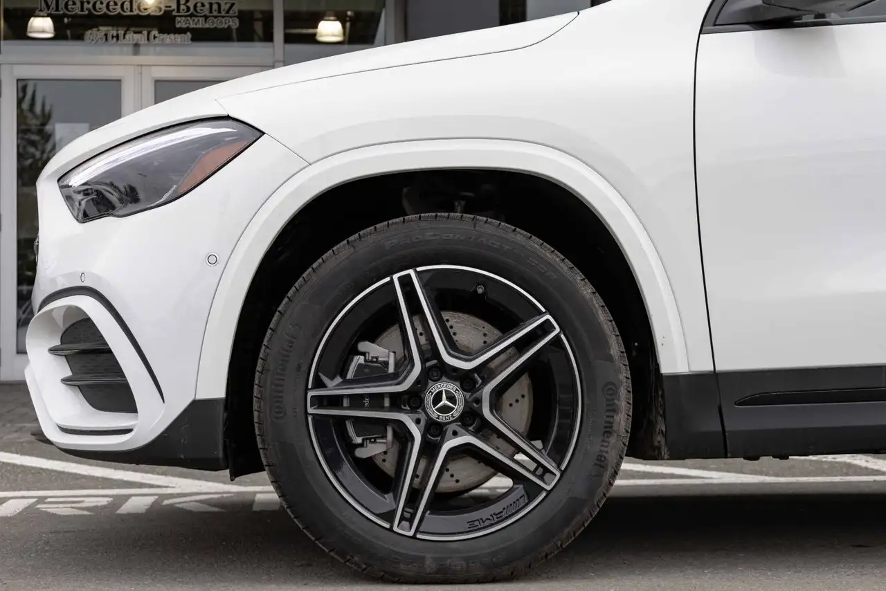 Mercedes-Benz GLA снимка Mercedes-Benz GLA